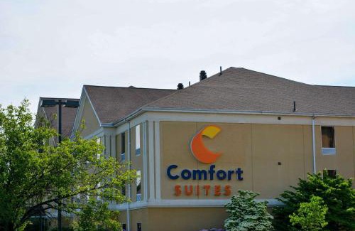 Moosic Hotel | Inviting Comfort Suites Scranton near Montage Mountain