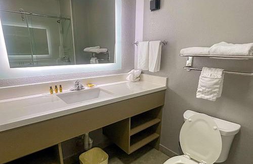 El Lago Hotel | Pet-Friendly Comfort Suites Seabrook with Ocean View Pool