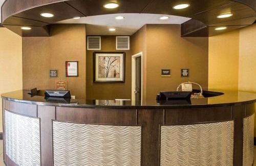 Simpsonville Hotel | Oceanfront Comfort Suites: Family-Friendly Retreat Awaits