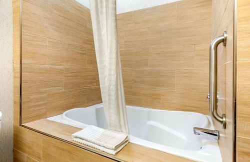 Southgate Hotel | Comfort Suites Southgate-Detroit: Ideal for Family Getaways