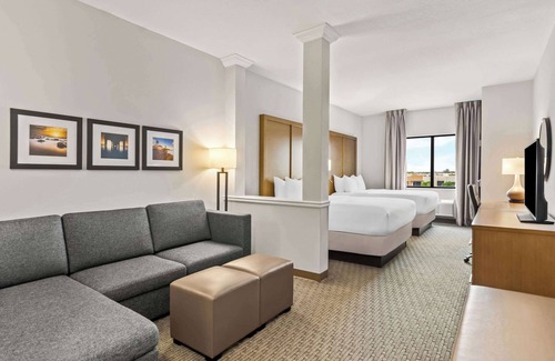 Stuart Hotel | Inviting Comfort Suites Stuart - Hutchinson Island Awaits