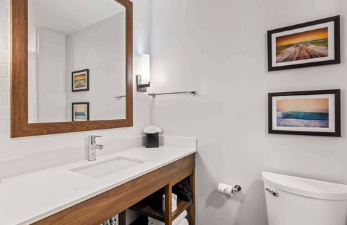 Stuart Hotel | Inviting Comfort Suites Stuart - Hutchinson Island Awaits