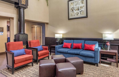 The Colony Hotel | Discover Comfort Suites The Colony - Family-Friendly Stay
