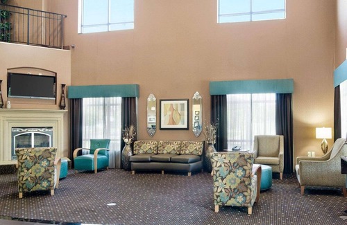 Topeka Hotel | Comfort Suites Topeka Northwest