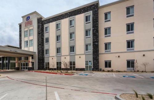 Lubbock Hotel | Relax at Comfort Suites - University with Pool & Ocean Views