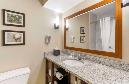 Red Hill Hotel | Relax at Comfort Suites with Pool and Spa Amenities