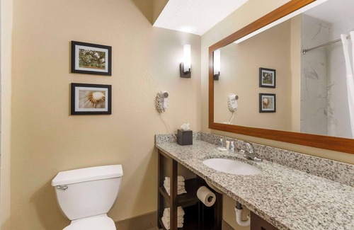 Red Hill Hotel | Relax at Comfort Suites with Pool and Spa Amenities