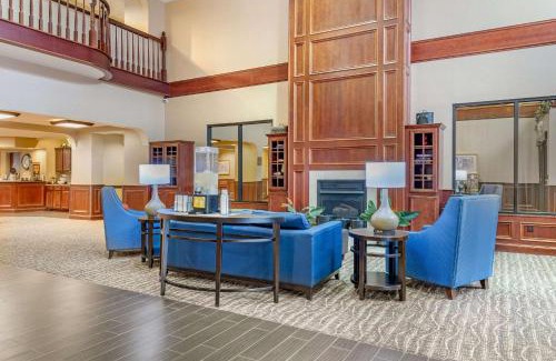 Findlay Hotel | Cozy Comfort Suites with Ocean View and Premier Amenities