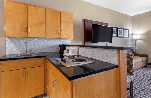 Georgetown Hotel | Exceptional Comfort Suites: Pool, Spa & Family-Friendly Amenities