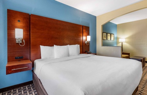 Georgetown Hotel | Exceptional Comfort Suites: Pool, Spa & Family-Friendly Amenities