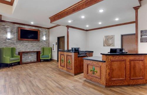 Claiborne Hotel | Pet-Friendly Comfort Suites West Monroe near Expo Center
