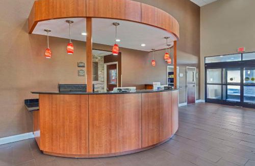 Wilson Hotel | Relax at Comfort Suites Wilson - I - 95 with Pool & Breakfast