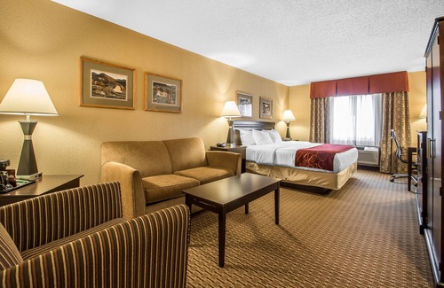 Portage Hotel | Welcoming Comfort Suites in Wisconsin Dells Area