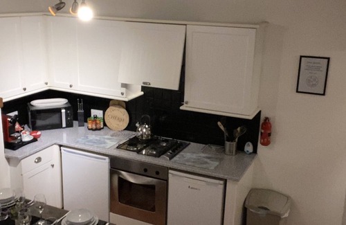 Royal Tunbridge Wells House | Cozy 3-Bed Retreat with Spa and Hot Tub Near Town