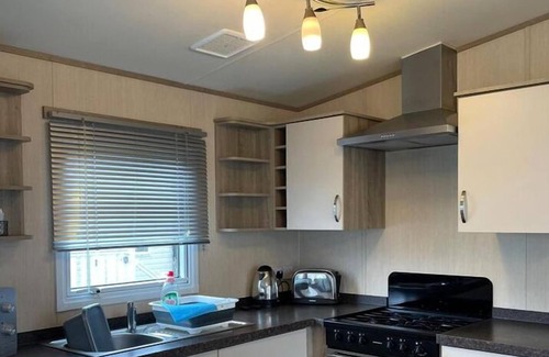 St Leonards-On-Sea Cabin | Guest Rated 10/10: Pet-Friendly Caravan at Combe Haven