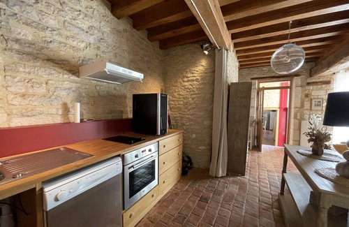 Saint-Cyr-les-Colons Cottage | Inviting Cottages with Breakfast in the Village - 10/10 Rated