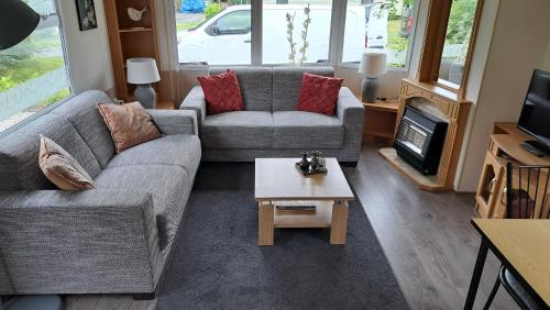 Paasloo House | Comfortable 4-Person Chalet with Pool & Bikes at Eikenhof