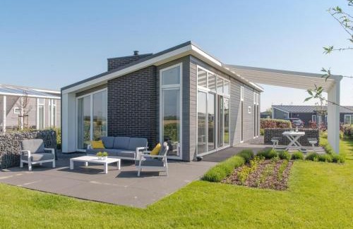 Wemeldinge House | Comfortabel en modern ingericht huis met uitzicht op het landschap 39