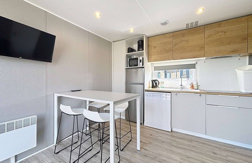 Jullouville-les-Pins House | Pet-Friendly Mobil-home Jullouville with Ocean View