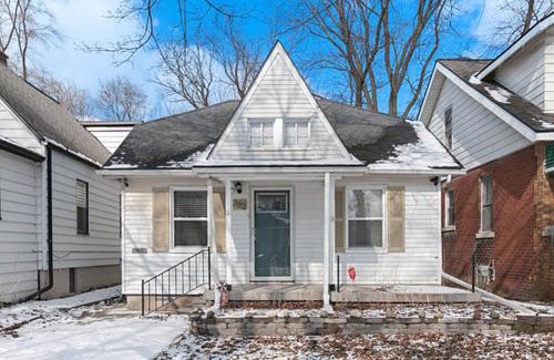 Hazel Park House | Cozy 2 Bedroom Home in Hazel Park with Family Amenities