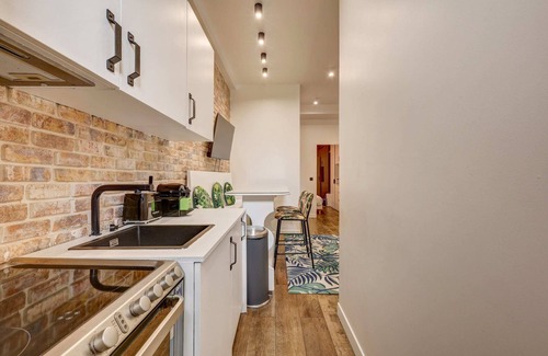 Passerelle Apartment | Inviting 2BD/2BTH Retreat Near Gare de Lyon with Spa