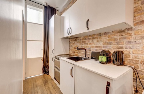 Passerelle Apartment | Inviting 2BD/2BTH Retreat Near Gare de Lyon with Spa