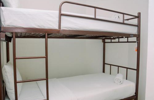 Chinatown Apartment | Budget-Friendly 2BR Green Central City Apartment with Pool