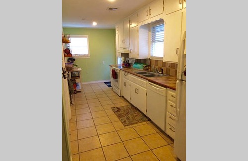 Dean Highland House | Welcoming 3-Bedroom Retreat Near Magnolia Silos, Waco