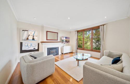Narrabundah House | Comfortable 3-Bed Haven Near Canberra Attractions