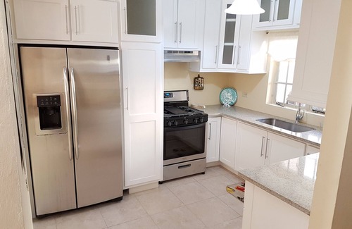 Valsayn House | Ideal 3 Bedroom Townhouse with Spa & Hot Tub in Prime Locale
