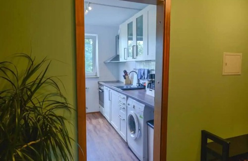 Region Hannover District Apartment | Cozy 3-Room Apartment Perfect for Messe Fair Visitors