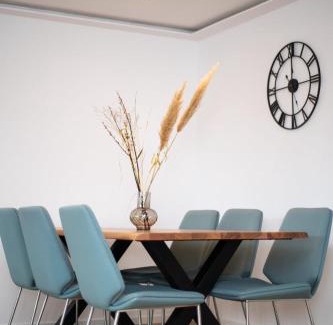 Linden-Mitte Apartment | Prime 80 m2 MuYa Apartments with WiFi & Netflix Access
