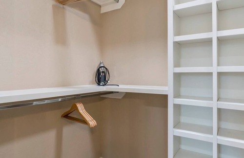Galena Park House | Stylish 3Bd Home with Spa & Ocean View Near Houston Hobby
