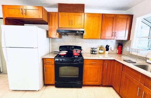 South Sundale House | Pet-Friendly 3BR Home in Fremont with Kitchen & AC