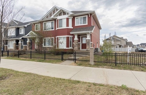 Fort McMurray House | Relaxing 4-Bedroom Home with Spa in Parsons Creek