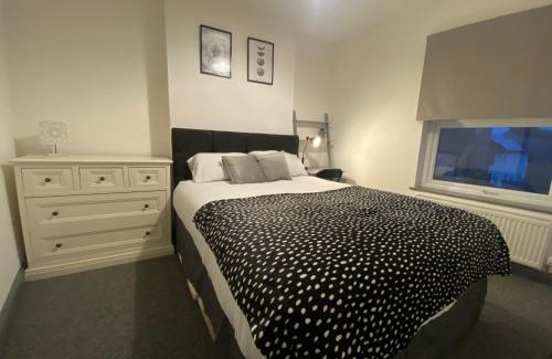 Church Gresley House | Discover Silver Stag Properties: 4 BR Family Retreat
