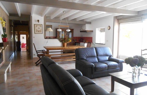 Adriers Cottage | Relaxing Cottage with Heated Pool and Scenic Ponds