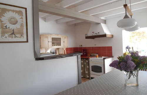 Adriers Cottage | Relaxing Cottage with Heated Pool and Scenic Ponds