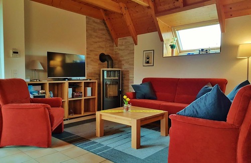 Wremen House | Family-Friendly 4-Star Retreat by the North Sea Dike