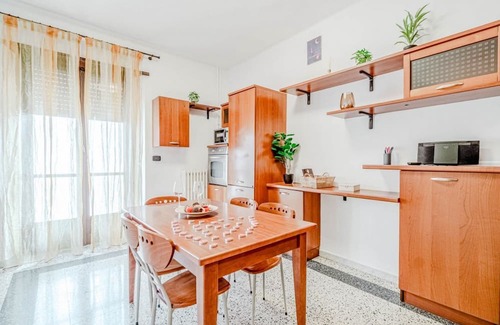 Vanchiglietta Apartment | Comfortable 60 sqm apartment, perfect for a stay of 2 people, located on the third floor of a building without a lift.The property is located in the Vanchiglietta district, in an area full of services and well connected to the center of Turin and its mai