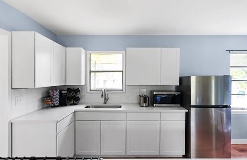 North Austin Civic Association House | Comfortable 6BR 3BA Home w Large Yard
