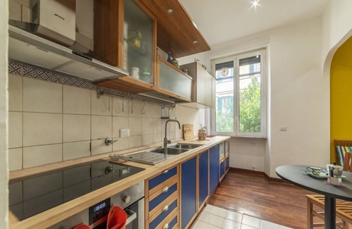 Universita Apartment | Comfortable Piazza Bologna Flat with Kitchen & Breakfast