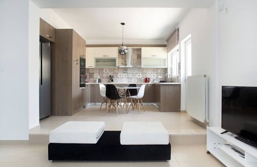 Saronikos Villa | Comfortable accommodation with a pool, perfect for relaxation and nature.