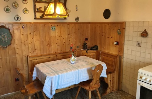 Predaia Apartment | Cozy Family Retreat with Spa and Kitchen Amenities