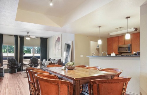 North Loop Apartment | Family-Friendly Retreat for 8 in North Austin - Rated 9.6