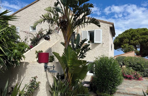 Marine de Saint Ambroggio Apartment | Beachside Apartment Sant Ambroggio with Pool & Ocean Views