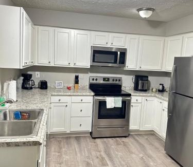 Summit Station House | Comfortable and Calm Stay in Columbus