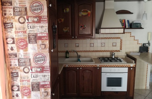 Materdei Apartment | Central Apartment with Kitchen, Steps from Subway Access