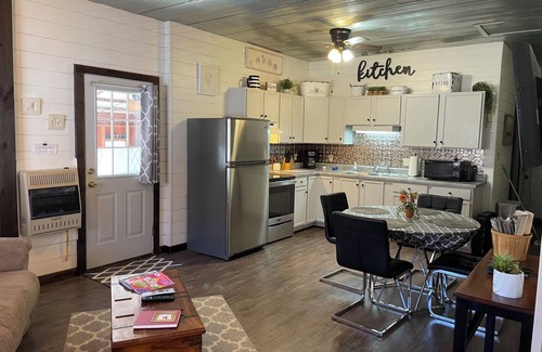 Carbondale Cottage | Comfortable and clean cottage located on hobby farm.