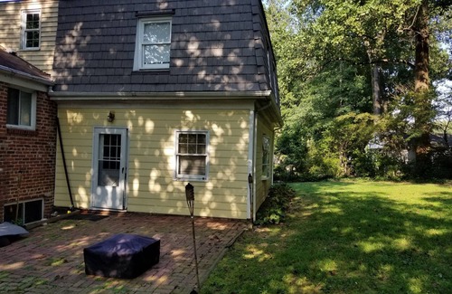 Annandale House | Cozy and Convenient Hotel: Pet Friendly with Spa Amenities